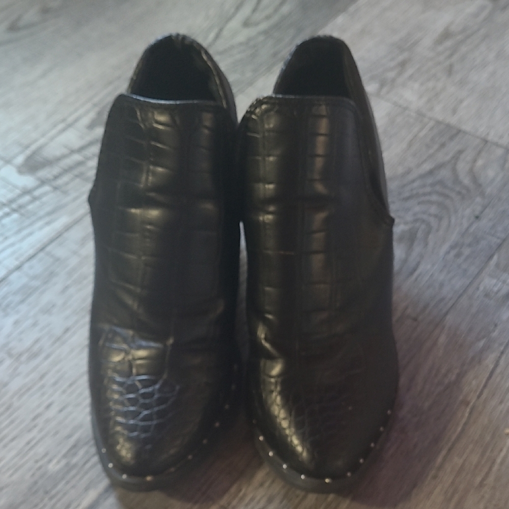 Very G Black Boots Sleek Design